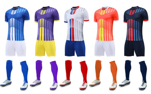 Concevez vos propres ensembles d'uniformes de football personnalisés avec logo couleur pour équipe |   Vente en gros de tissus respirants à séchage rapide 100% polyester de haute qualité - Product Image 5