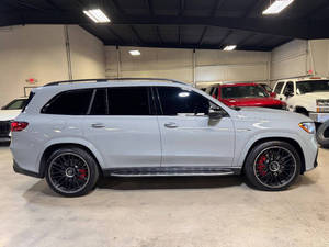 Luxe et innovation réunis : Mercedes-Benz GLS AMG GLS 63 4MATIC 4 portes SUV 2024 - Product Image 4