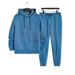 Vente en gros Nouvel arrivage de vêtements pour hommes Survêtements deux pièces décontractés de couleur unie pour hommes - Product Image 1