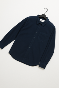 Camisa de algodón de alta calidad con logotipo personalizado, hecha de tela tejida de sarga de algodón peinado de peso medio, utilizando una técnica de teñido liso - Product Image 5