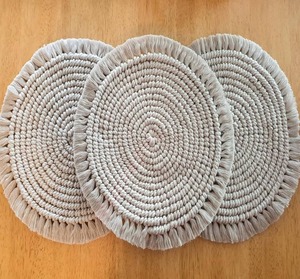 Tapis de table en macramé fait à la main élégant accent décoratif pour table à manger table basse console d'entrée et intérieur bohème rustique - Product Image 1