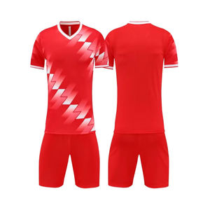 Design personnalisé maillot de football col en V respirant 100% polyester uniforme de football pour adultes avec caractéristiques contrastées - Product Image 1