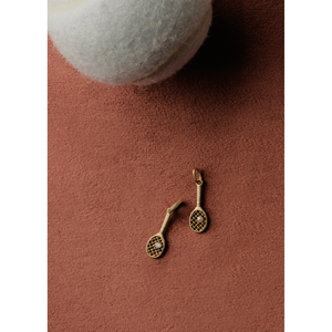 Colgante de diamante con forma de raqueta de tenis, un accesorio lujoso para personas preocupadas por la moda. - Product Image 6