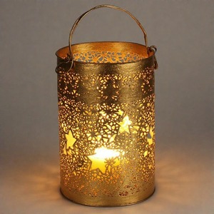 LightNest Holiday Charm Portavelas de aluminio fundido Acabado nevado Pieza de acento para mesas festivas y manteles - Product Image 4