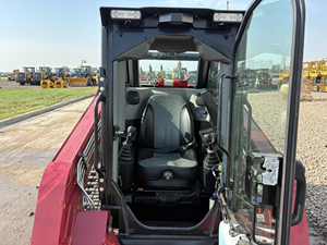 Minicargadora de orugas diésel T75VS roja compacta con excavadora - Product Image 5