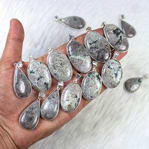 En gros Kammererite Pierres Précieuses Collier Lunette Pendentif Incroyable Qualité pour la Fabrication de Bijoux au Détail Belle Qualité Incrustation - Product Image 1