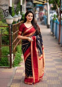 Hermoso y Rich Pallu y Jacquard Work Soft Lichi Silk Saree para ocasiones especiales disponible a precio mayorista - Product Image 6