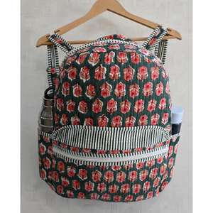 Mini Mochila Acolchada con Estampado Floral Indio en Algodón, Hecha a Mano, Estilo Boho, Ligera, con Cierre, para la Escuela y la Playa - Product Image 1