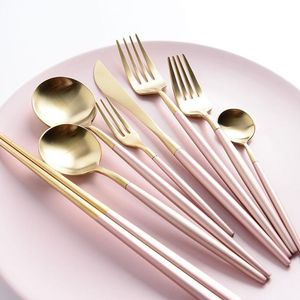 Élégant ensemble de couverts en métal en acier inoxydable en boîte conçu pour les faveurs de mariage cadeaux de pendaison de crémaillère et les cadeaux d'événement - Product Image 5