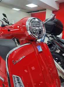 Venta Auténtica de Scooters VESPAS GTS300 (Super) Nuevas con 3 Años de Garantía, Origen Estadounidense - Product Image 6