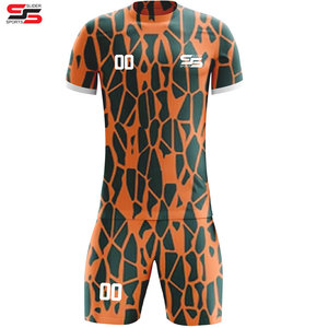 Vente en gros de maillots de football en polyester 100% sublimés, ensembles personnalisés unisexes, uniformes de football respirants, ensemble de vêtements de football courts avec logo - Product Image 1