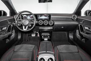 Meilleure vente 2023 : Mercedes-Benz CLA 250, coupé quatre portes au style affirmé et maniabilité agile - Product Image 5