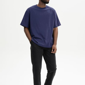 เสื้อยืดผ้าฝ้าย100% สำหรับผู้ชายทรงโอเวอร์ไซส์ลายโลโก้ตามสั่ง - Product Image 2