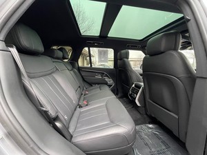 IMPRESIONANTE LAND ROVER RANGE ROVER P-400 SE 2023 CON TRANSMISIÓN AUTOMÁTICA Y MOTOR V6 - Product Image 4