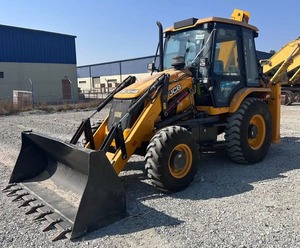 Retroexcavadora JCB 3CX14 Amarilla, Excavadora Hidráulica con Cucharón Delantero y Brazo de Excavación Trasero, Motor Perkins de 8 Toneladas para Uso en Construcción - Product Image 2