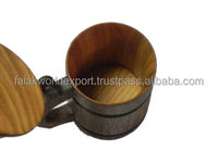 Mug à bière Viking élégant en bois naturel, fait main, écologique et moderne, pour la décoration et la consommation.
