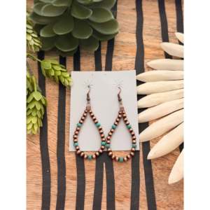 Pendientes colgantes de perlas hechas a máquina con forma geométrica de turquesa Kingman y cobre, estilo Navajo, con colgante graduado - Product Image 1