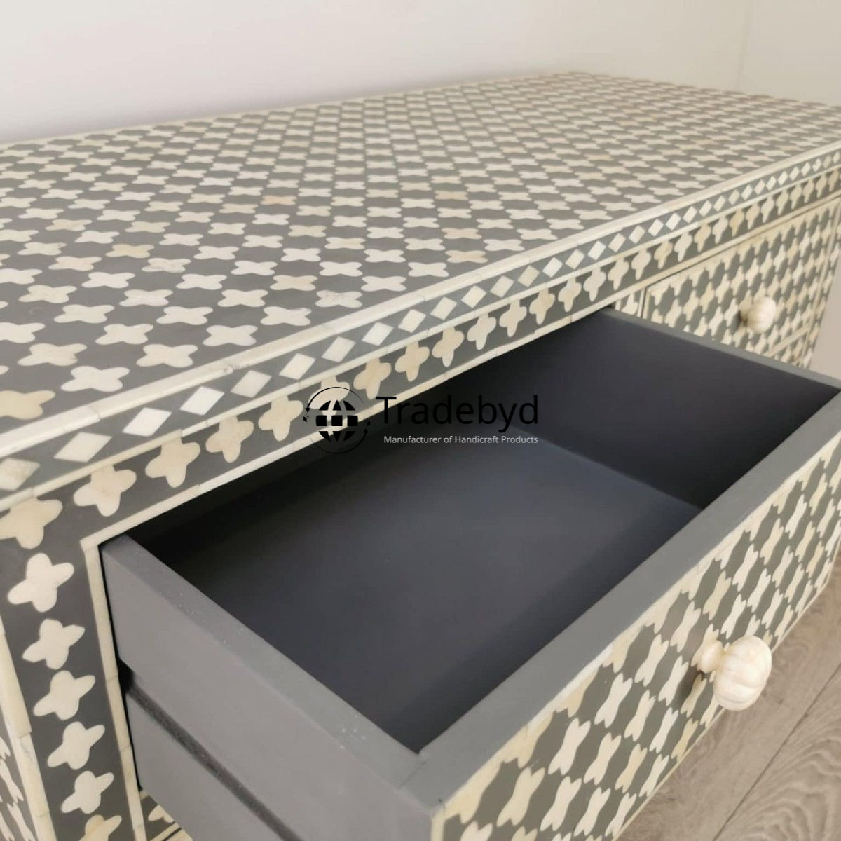 Available in different Colors