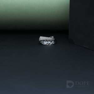 Superbe bague unisexe en moissanite fantaisie multi-formes, designs uniques et brillants en acier inoxydable, certifiée IGI, idéale pour les mariages et les fêtes. - Product Image 2