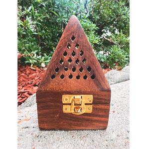 Quemador Bakhoor de madera de fabricación india para uso en el hogar o la oficina y prácticas espirituales disponibles a un precio asequible - Product Image 1