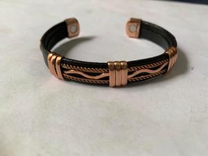 Brazalete Magnético de Latón de Alta Calidad con Forma de Bola para Unisex con Ajuste Ajustable para Fiestas - Product Image 5