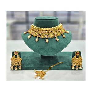 Ensemble de bijoux de mariée de créateur avec collier ras du cou Boucles d'oreilles Maang Tikka Style traditionnel parfait pour les collections de fête de mariage - Product Image 1