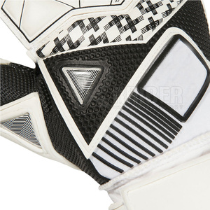 Gants de gardien de but de vente chaude avec des épines de doigt et des gants de gardien de but de conception antidérapante en latex allemand de 4mm - Product Image 3