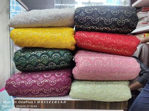 Tissu de broderie florale de qualité supérieure avec des paillettes de dentelle élégantes et des motifs perlés pour les robes de mariée décor à la maison pour les mariages - Product Image 6