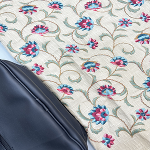 Tissu en coton brodé - Product Image 2