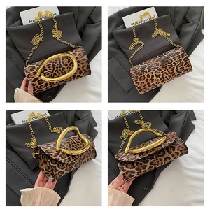 Pochette <span class=keywords><strong>de</strong></span> <span class=keywords><strong>soirée</strong></span> <span class=keywords><strong>de</strong></span> luxe pour femme, ornée <span class=keywords><strong>de</strong></span> pierres, avec chaîne d'épaule, poignée métallique, en polyester, fermeture magnétique, pour soirées et dîners - Product Image 3