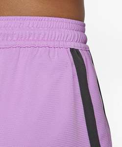 Short en maille unie pour hommes Logo personnalisé Impression numérique Respirant Séchage rapide Workout Gym Sports Casual - Product Image 3