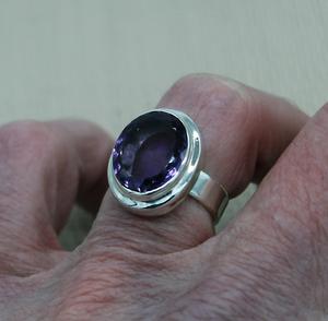 Anillo fino hecho a mano de plata 925 para mujer con fuente directa de piedras preciosas de amatista de corte ovalado para boda y uso diario - Product Image 2