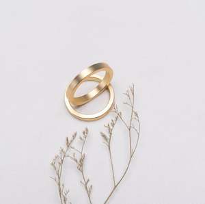 Anneau de serviette en métal de luxe personnalisé, design doré, cuisine, restaurant, décoration de mariage, hôtel, vaisselle de bureau, fait à la main en Inde - Product Image 3