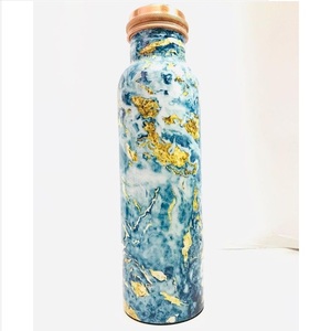 Bouteille d'eau en cuivre artisanale élégante, design unique, bouteille d'eau en cuivre de haute qualité pour la maison et les voyages - Product Image 2