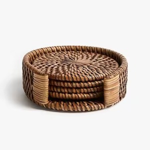 Ensemble de sous-verres en rotin magnifiquement conçu conçu pour compléter les meubles en bois tout en offrant des avantages fonctionnels et décoratifs - Product Image 2