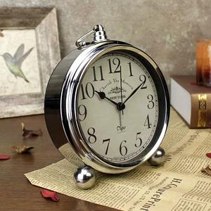 Horloges de table en métal - Fonctionnant sur piles, design classique moderne, construction durable, investissement intelligent à long terme - Product Image 4