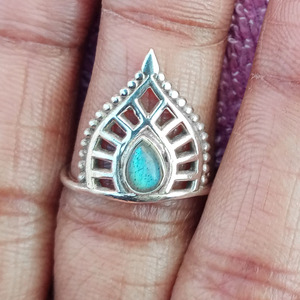 Anillo de piedras preciosas de labradorita al por mayor de Plata de Ley 925 hecho a mano indio para niñas y mujeres para cumpleaños y bodas - Product Image 1