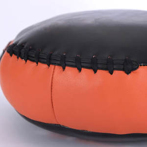 Escudo de boxeo de cuero de PU de piel de vaca auténtica de estilo profesional de alta calidad Impresión de logotipo personalizado Tamaño de color personalizado Jugador unisex - Product Image 5