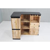 Meuble de bar en bois de manguier massif en forme de L, style antique, avec support à vin riveté en métal naturel, porte-verres et étagère ouverte