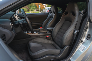 Nissan GT-R Premium 2024 d'occasion en parfait état, conduite à gauche, sièges en cuir, caméra de recul - Product Image 2
