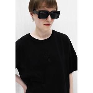 เสื้อยืดปักลายพื้นฐาน - สีดำ - Product Image 3