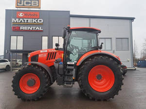 Tractor Kubota de diseño versátil y duradero con estructura compacta para diversas aplicaciones agrícolas, disponible para la venta. - Product Image 1