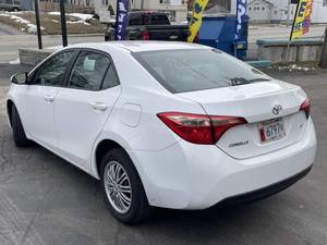 Voiture d'occasion de qualité à prix abordable, Toyota Corolla LE Sedan 4 portes 2017, conduite à gauche - Product Image 5