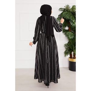 Robe hijab modeste ceinturée à taille détaillée en dentelle noire - Product Image 4