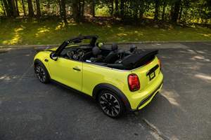 État sonore, prix honnête, Mini Cooper S Cabriolet Turbo 4 cylindres 2024, finition Signature, jaune éclatant - Product Image 4