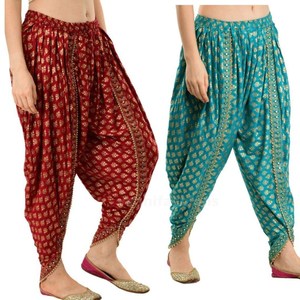 Pantalon thaïlandais en soie indienne pour femmes Shubh Exim. Design Boho Wrap, imprimé floral bleu rose, motifs Paisley, inserts dorés. Taille élastique haute - Product Image 3