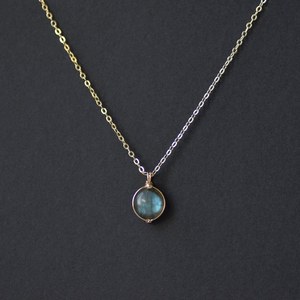 Collier à pendentif en pierre précieuse Labradorite naturelle faite à la main fil plaqué or enroulé pour fiançailles ou cadeau d'anniversaire pour elle - Product Image 6
