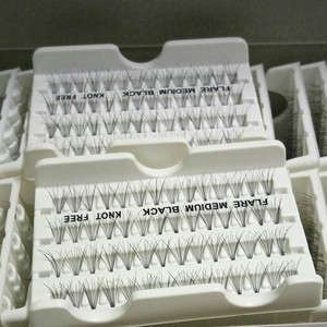 Cils en grappe épaissis et volumineux en cheveux synthétiques 10D 20D faits à la main, vente en gros, cils en grappe évasés thermocollés avec nœuds libres - Product Image 1