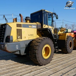 รถตักล้อยาง Komatsu380 มือสอง 17 ตัน ถัง 3.3 ลูกบาศก์เมตร ของแท้จากญี่ปุ่น สภาพ 95% ใหม่ ใช้งานน้อย ได้รับการรับรองมาตรฐาน CE รถตักหน้ามือสอง - Product Image 3