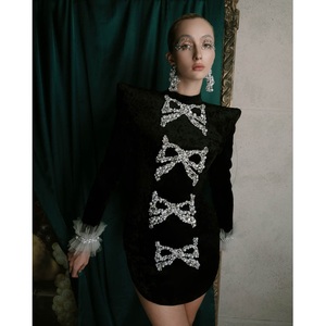 Colección de vestidos de fiesta de lujo de marca vietnamita local ENZO & LEO BLACK DUCHESS Bodycon Mini vestido para fin de año 2025 - Product Image 5